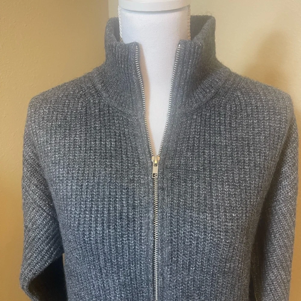 NWT Vince Camuto size large knitted zip front sweater - Picture 2 of 6